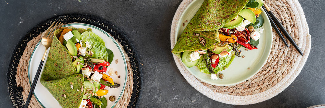 Gröna pannkakor med spenat och grillade grönsaker