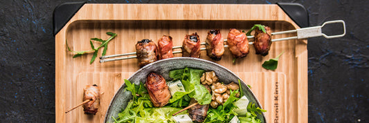 Baconlindad torkad frukt på grillen