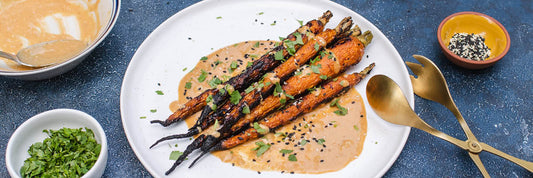 Grillade morötter med miso-tahinidressing